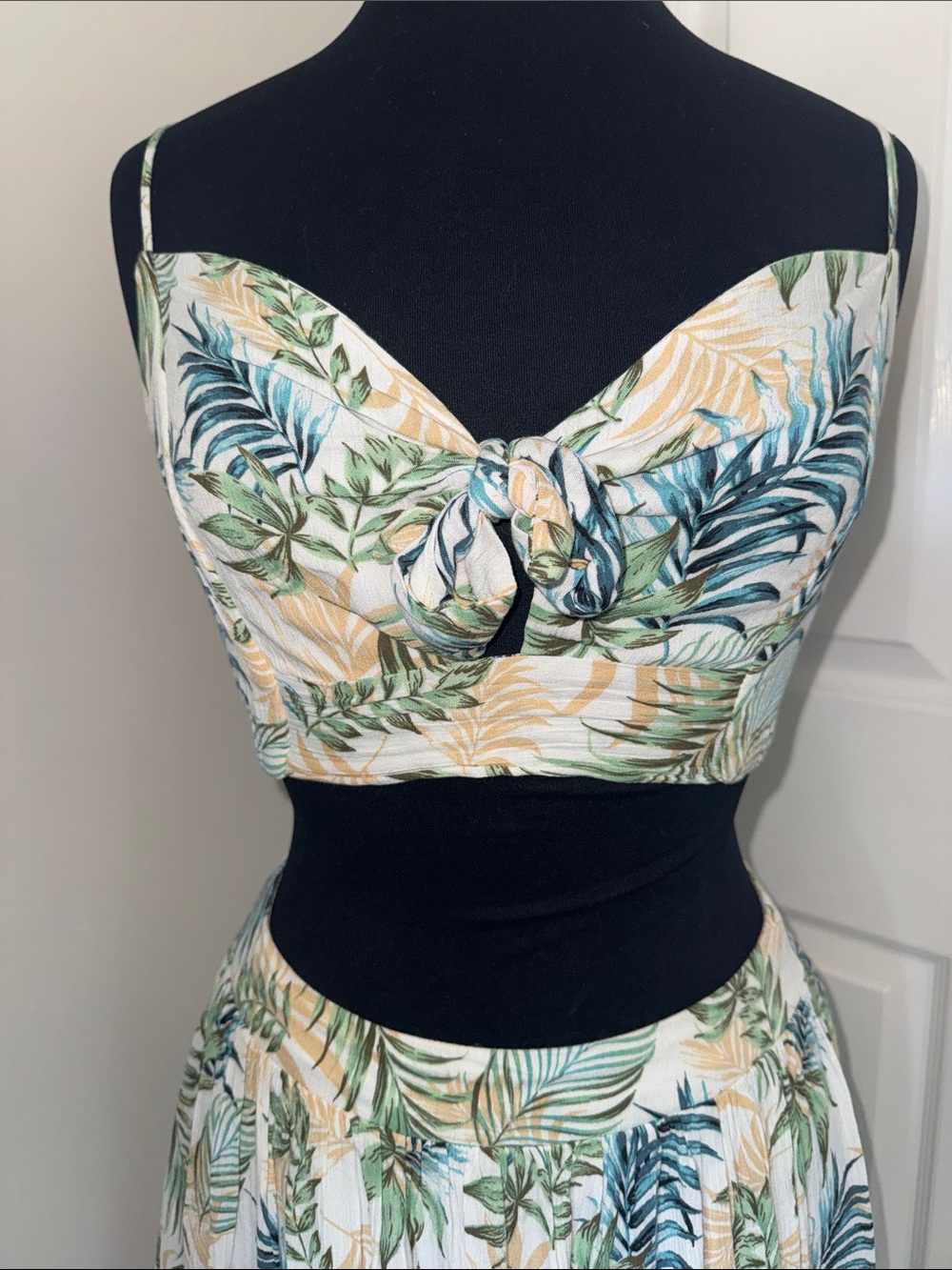Windsor Tropical Print Two-Piece Set in Teal & Cream - Picture 3 of 9
